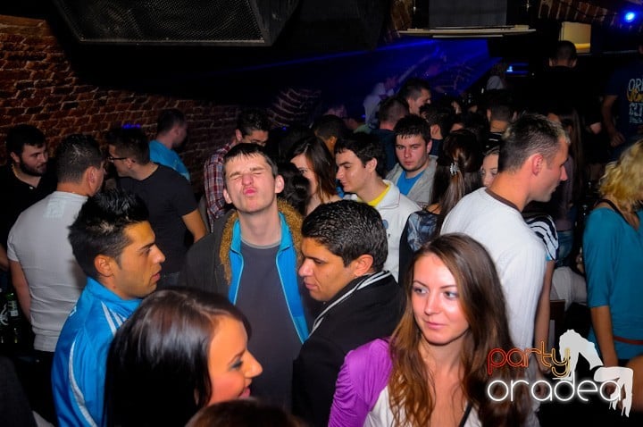 Let's party in Escape!, 