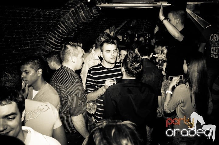 Let's party in Escape!, 