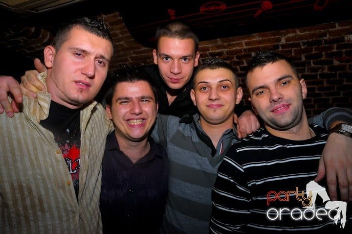 Let's party in Escape!, 