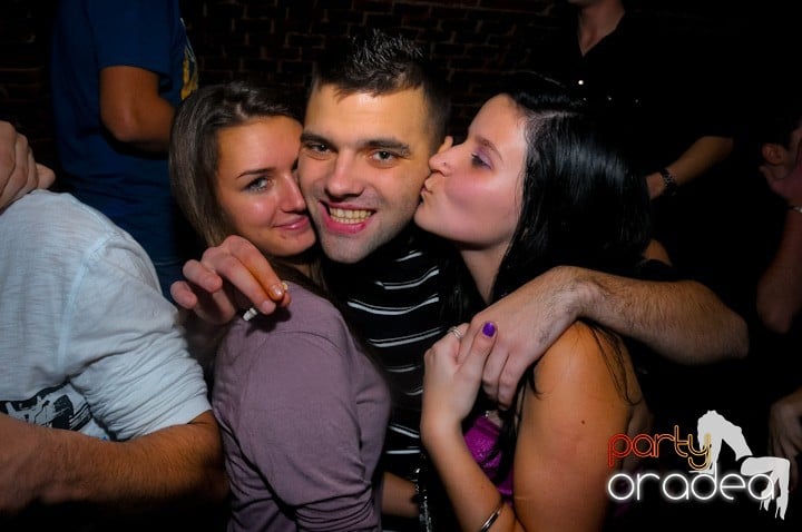 Let's party in Escape!, 