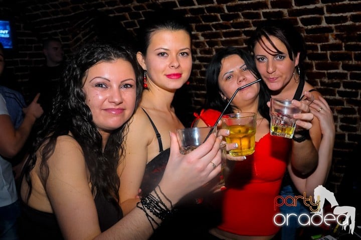 Let's party in Escape!, 