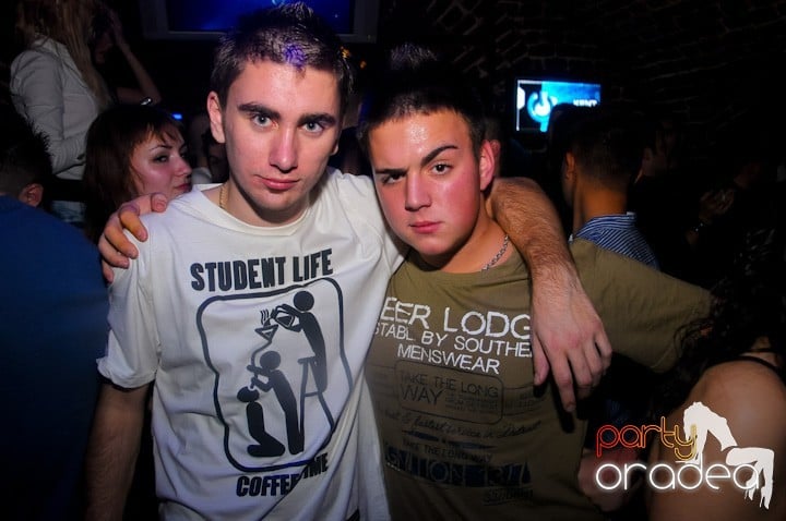 Let's party in Escape!, 