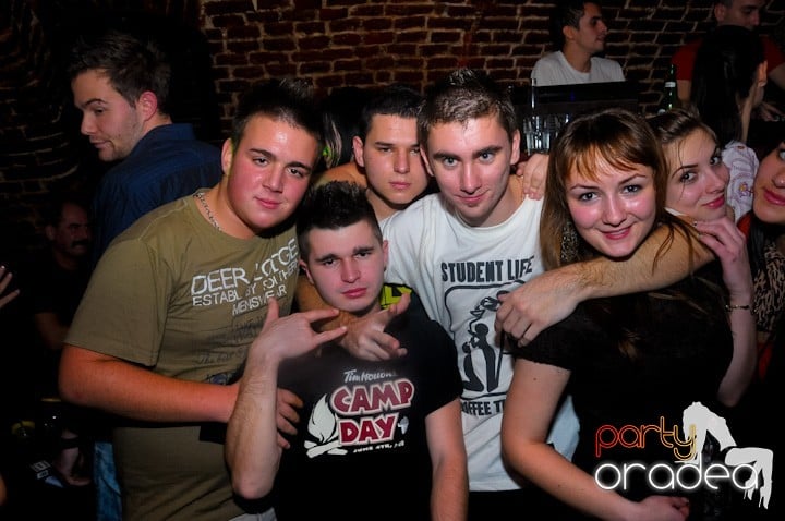 Let's party in Escape!, 