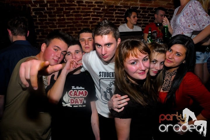 Let's party in Escape!, 