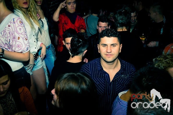 Let's party in Escape!, 