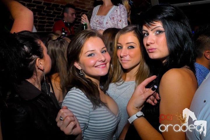 Let's party in Escape!, 