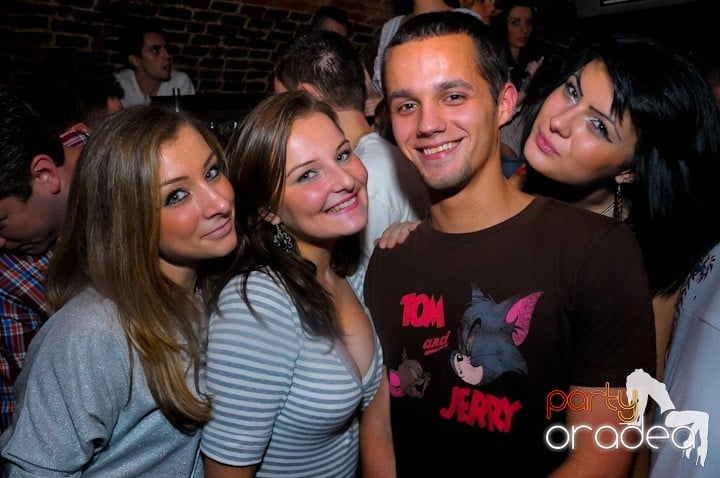 Let's party in Escape!, 