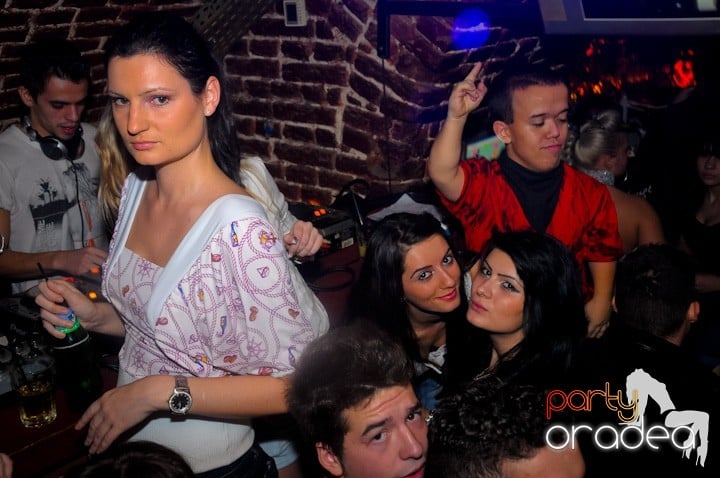 Let's party in Escape!, 