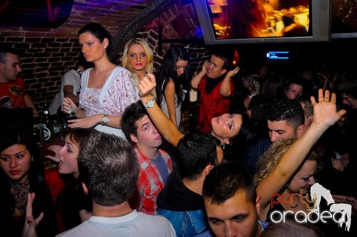 Let's party in Escape!, 