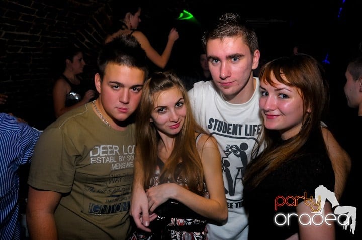 Let's party in Escape!, 