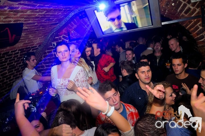 Let's party in Escape!, 