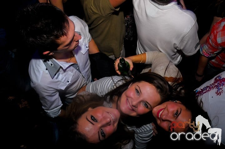 Let's party in Escape!, 