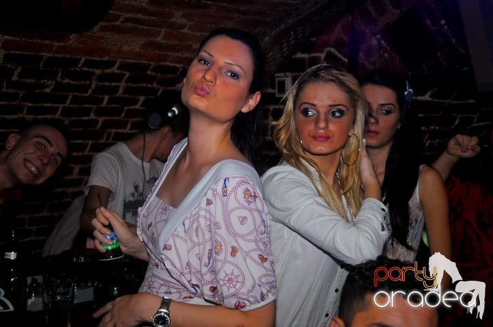 Let's party in Escape!, 