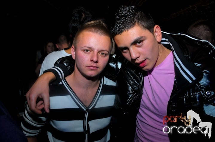 Let's party in Escape!, 