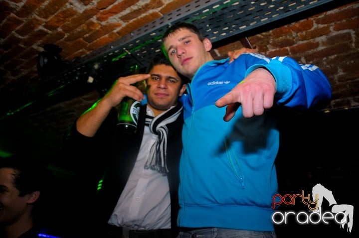 Let's party in Escape!, 