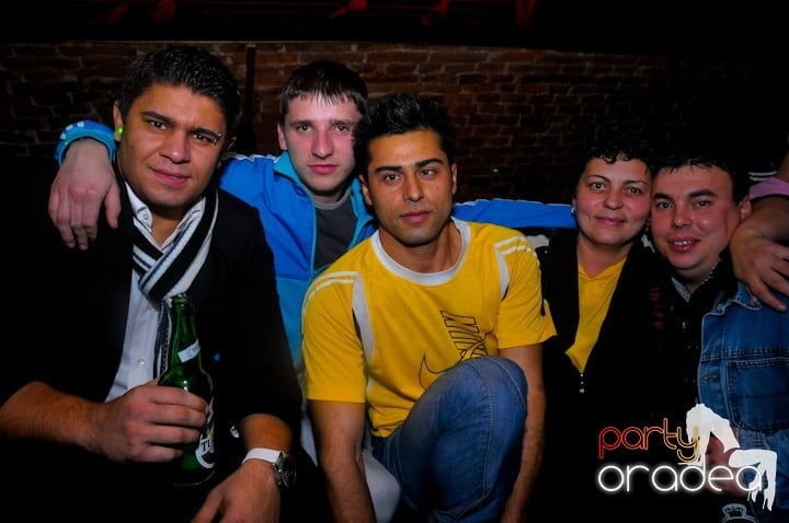 Let's party in Escape!, 