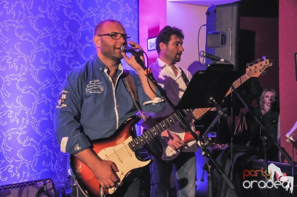 Let`s Talk About Blues, Cocoşelul Nebun