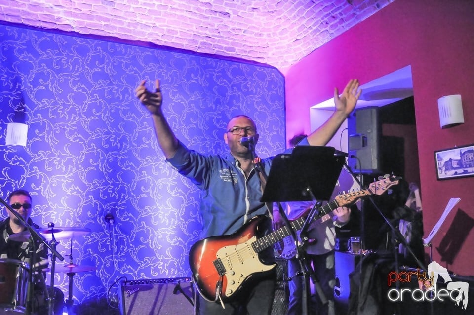 Let`s Talk About Blues, Cocoşelul Nebun