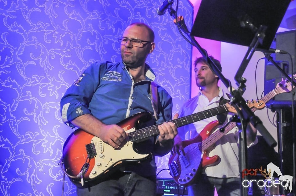 Let`s Talk About Blues, Cocoşelul Nebun