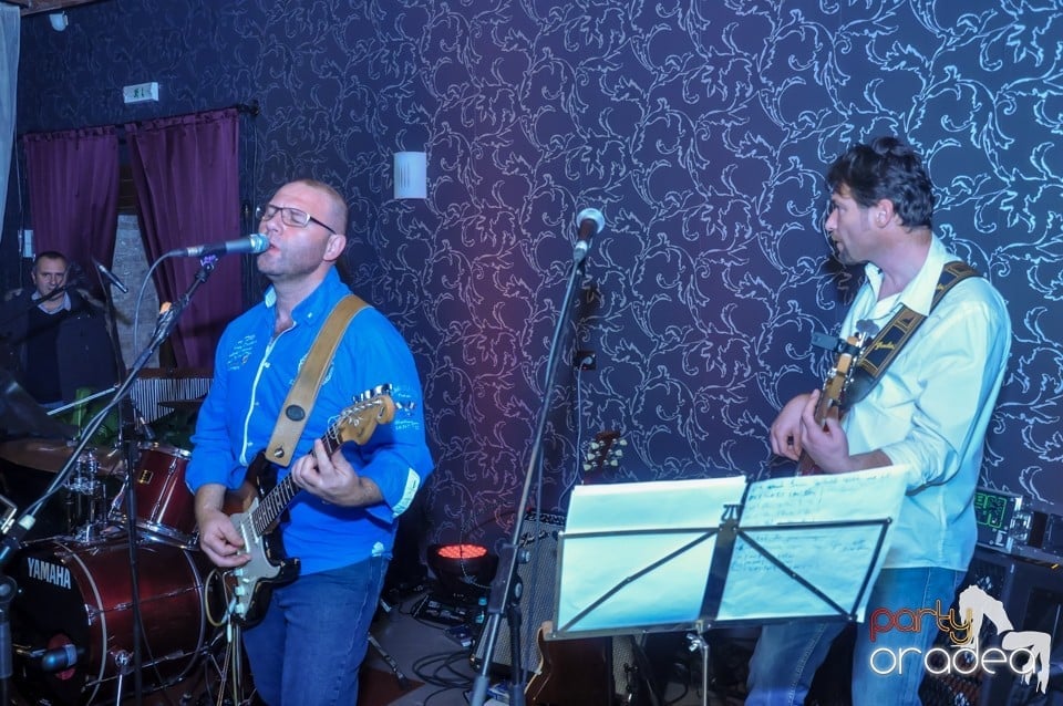 Let`s Talk About Blues, Cocoşelul Nebun