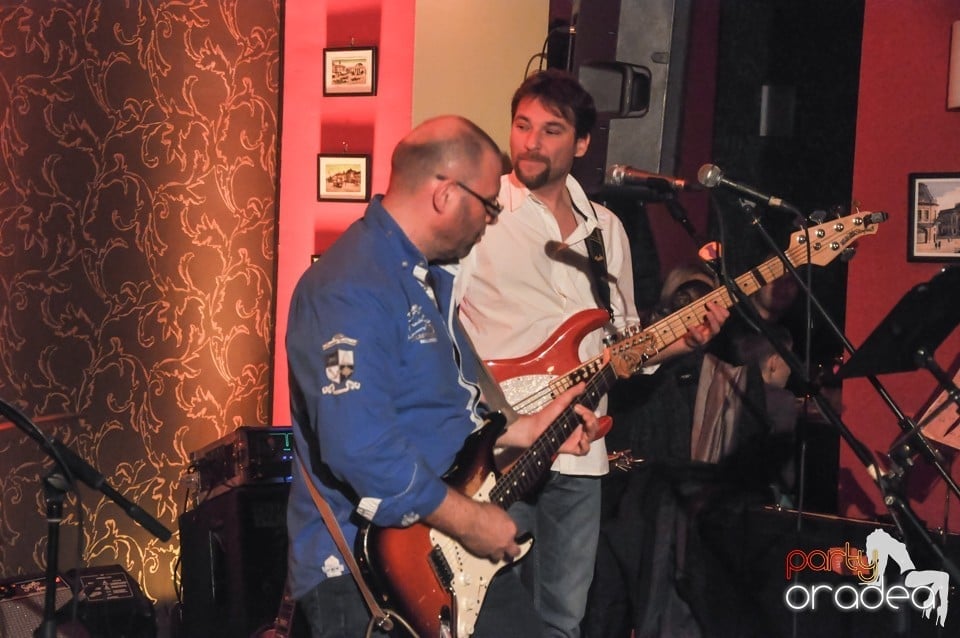 Let`s Talk About Blues, Cocoşelul Nebun