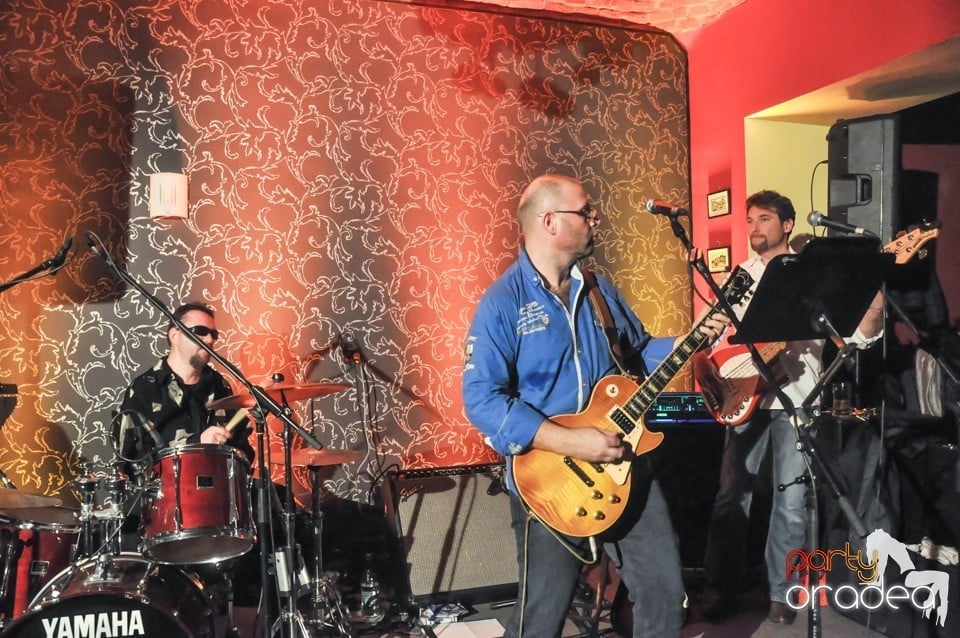 Let`s Talk About Blues, Cocoşelul Nebun