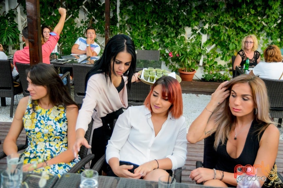 Lioara.ro - Prezentare Slim6, Vine Summer Garden & Grill