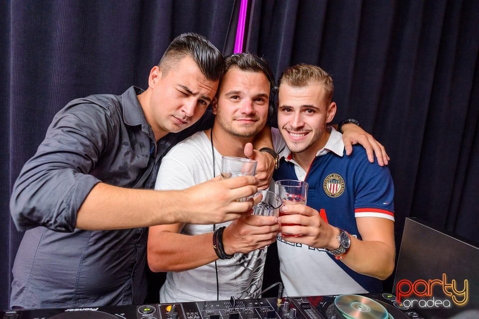 Long Time No See, The Lounge