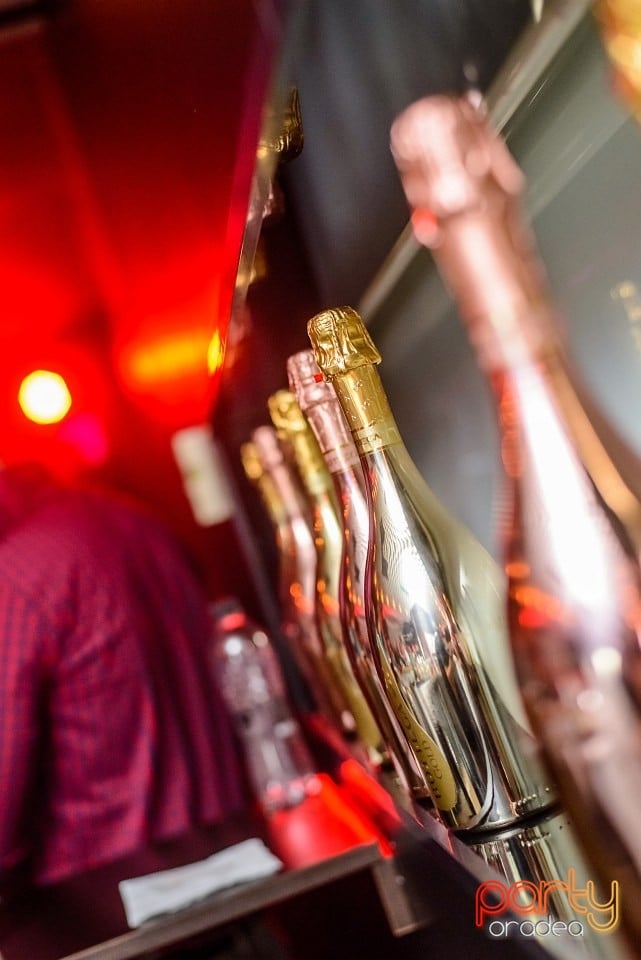 Long Time No See, The Lounge