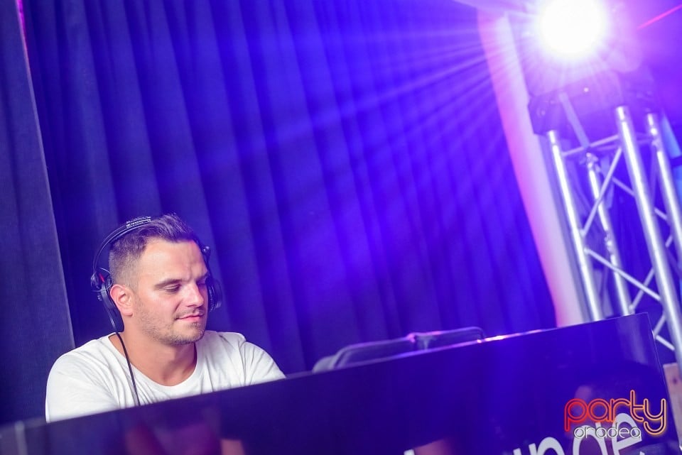 Long Time No See, The Lounge