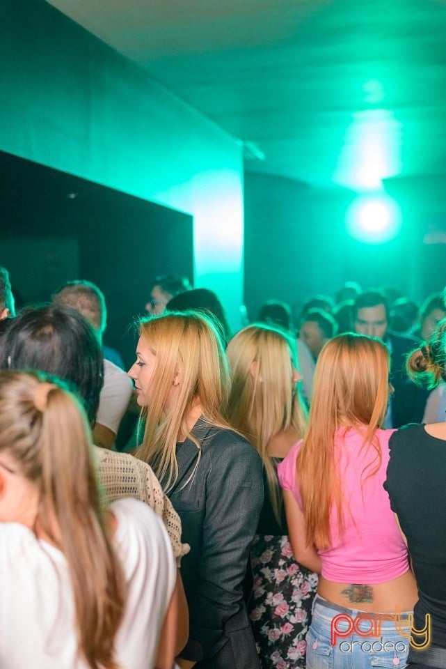 Long Time No See, The Lounge