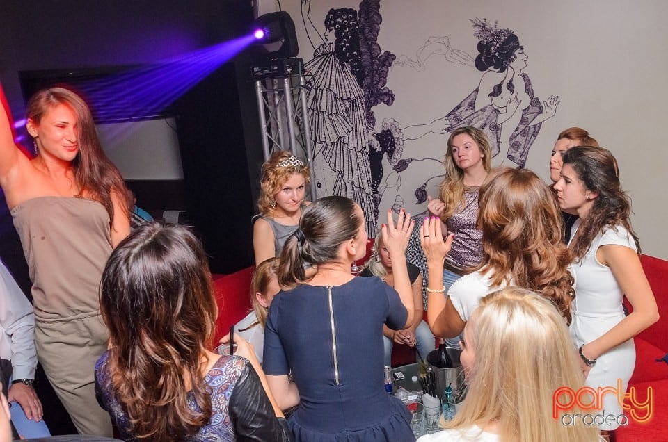 Long Time No See, The Lounge