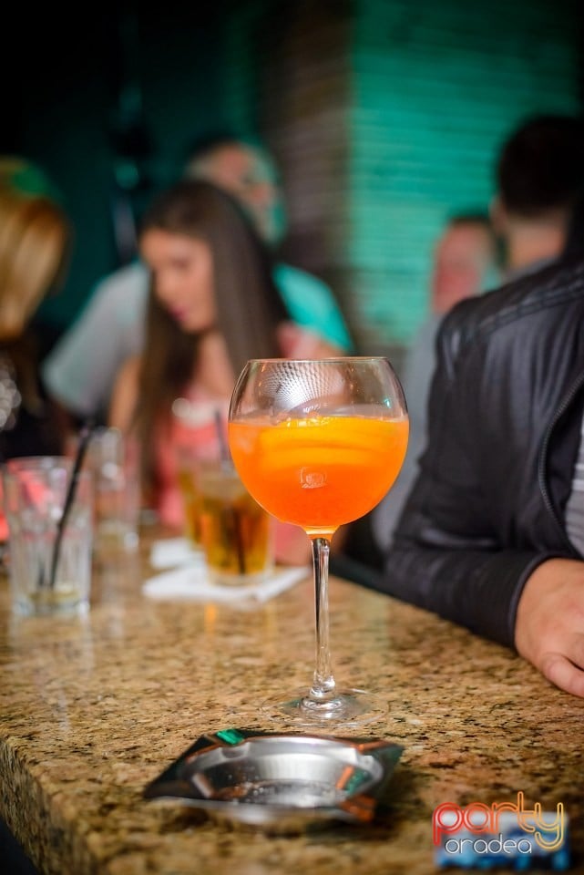 Long Time No See, The Lounge