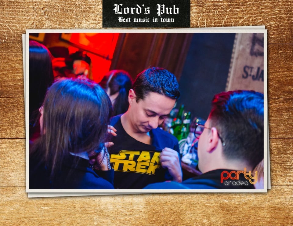 Distracţie în Lord's Pub, Lord's Pub