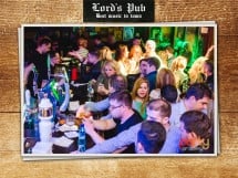 Distracţie în Lord's Pub