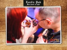 Distracţie în Lord's Pub