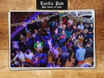 Distracţie în Lord's Pub