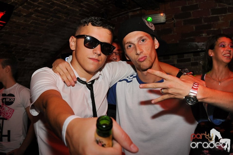 Love the Summer: Beach Party, 