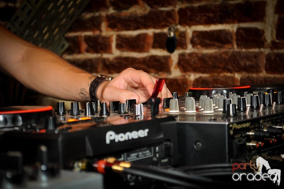 Love the Summer: Beach Party, 