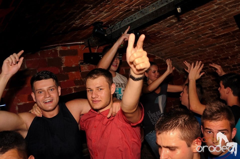 Love the Summer: Hot Promo Night, 