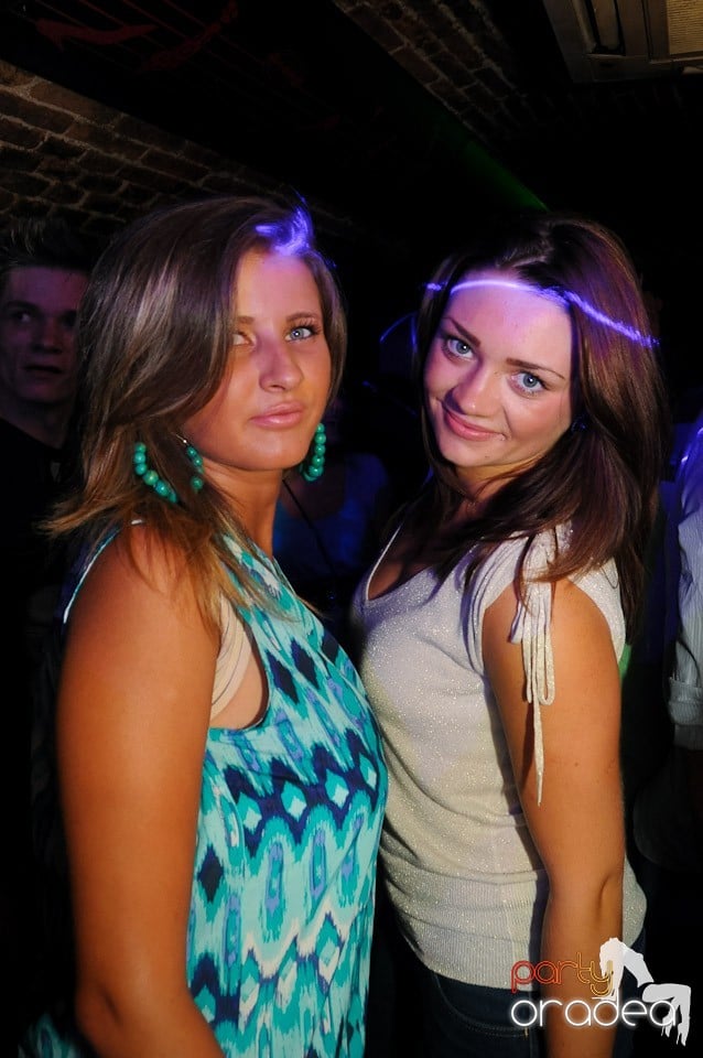 Love the Summer: Hot Promo Night, 