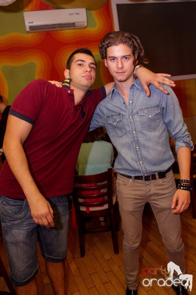 Mare petrecere în Club Juice, Juice