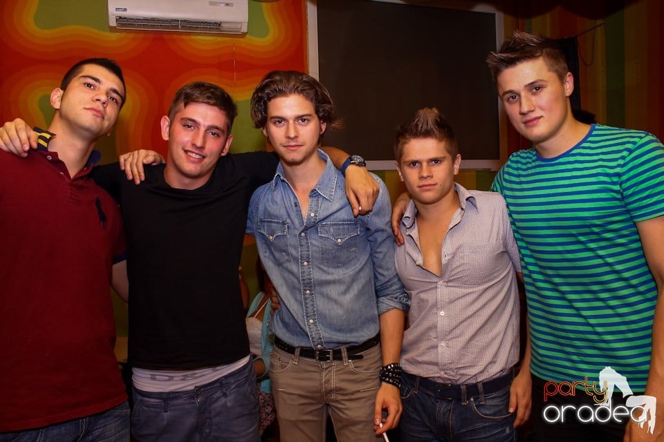 Mare petrecere în Club Juice, Juice