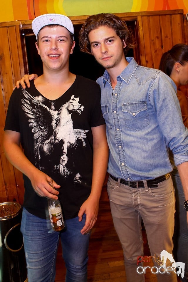 Mare petrecere în Club Juice, Juice