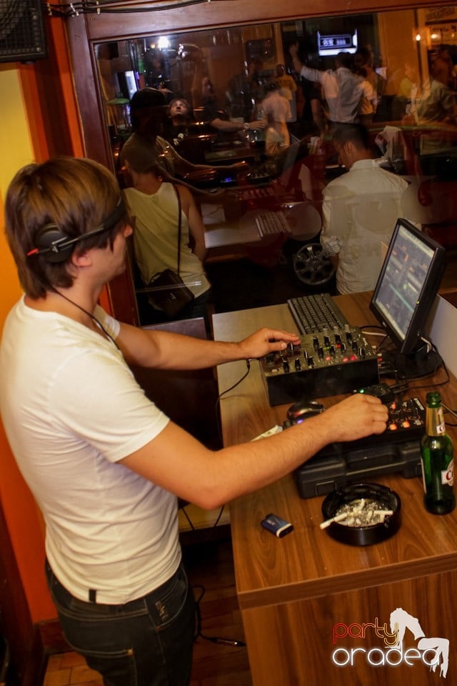 Mare petrecere în Club Juice, Juice