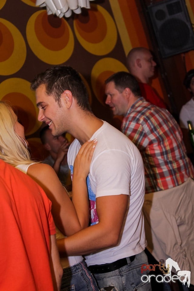 Mare petrecere în Club Juice, Juice
