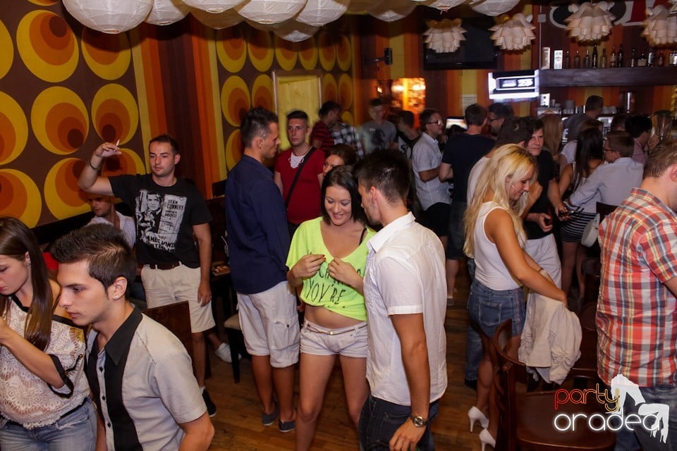 Mare petrecere în Club Juice, Juice