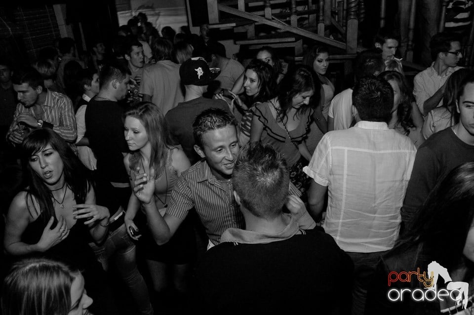 Marea Petrecere de Deschidere, Zulu Caffe