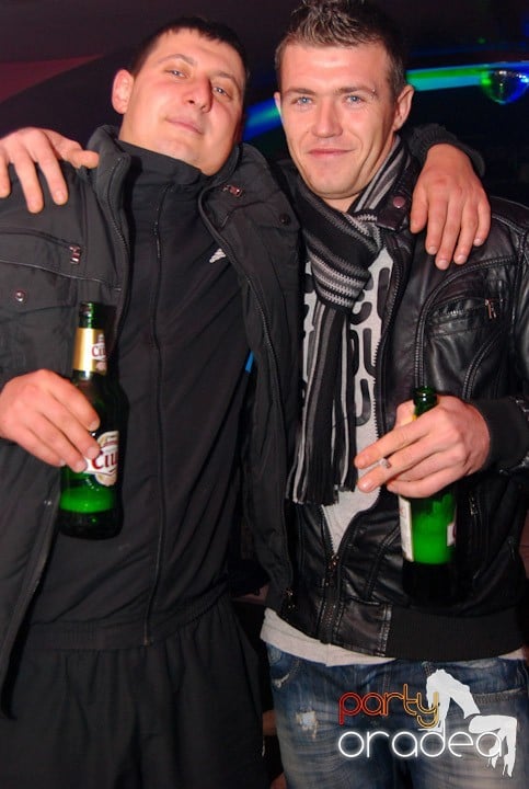 Massive House Attack în Club Atti's, 