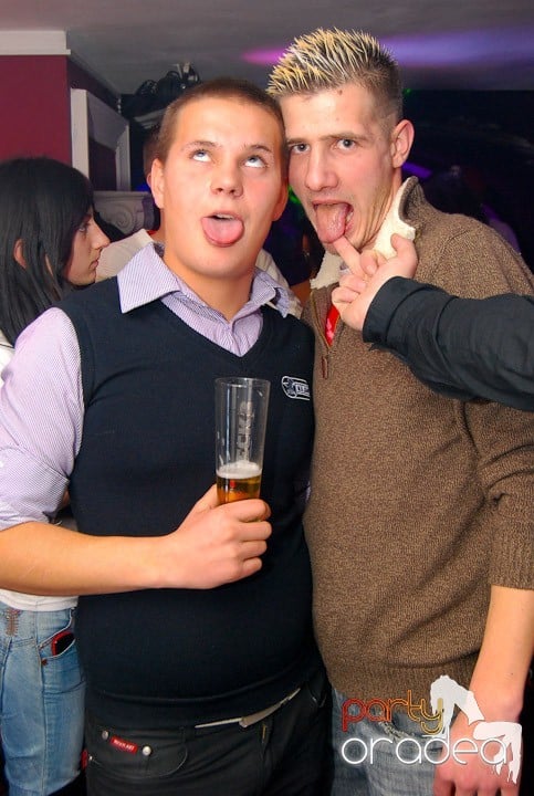 Massive House Attack în Club Atti's, 